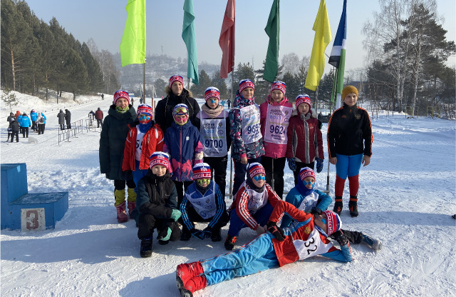 Сотрудники ООО «Разрез Тайлепский» приняли участие в ежегодном спортивном мероприятии «Лыжня России-2023»