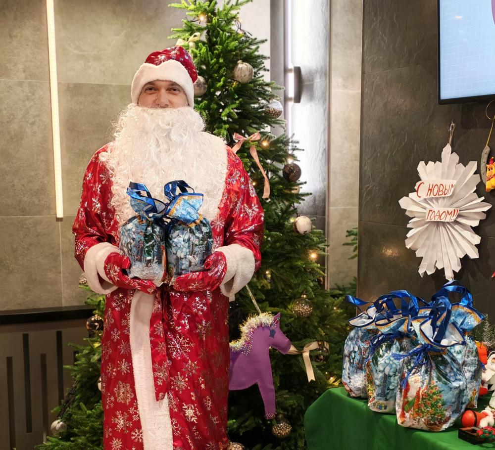 «Разрез Тайлепский» дарит новогоднее настроение детям 