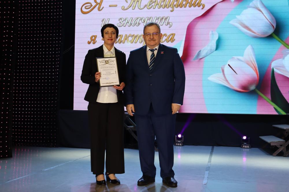 Сотрудницу «Разреза Тайлепский» отметили в честь Международного женского дня