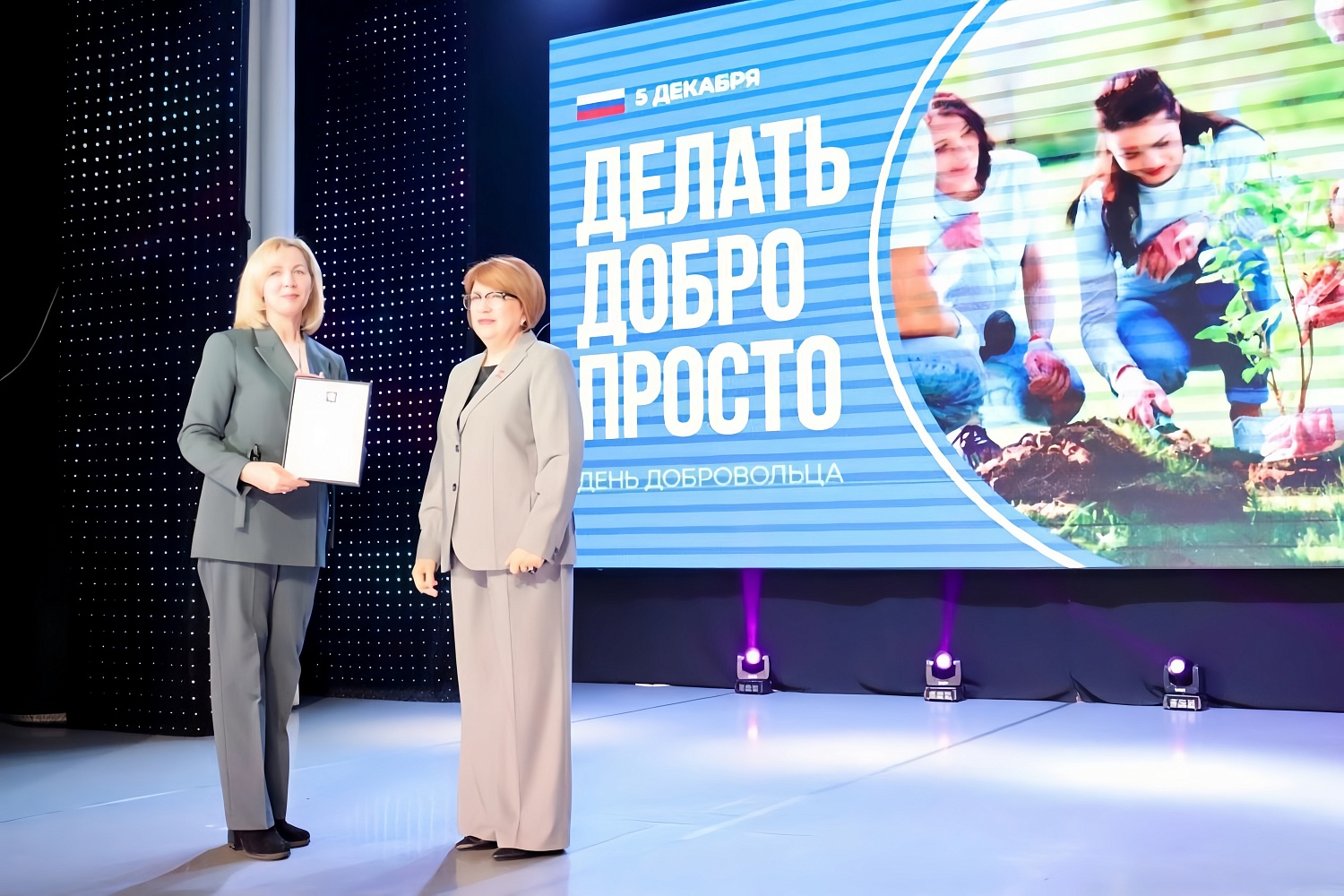 Сотрудницу «Разреза Тайлепский» отметили в День добровольца России