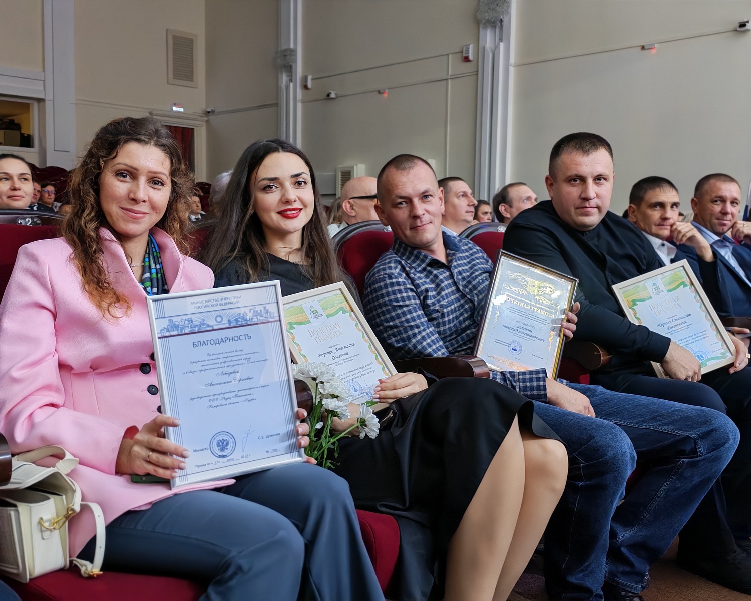 Сотрудников «Разреза Тайлепский» наградили накануне Дня Шахтеров