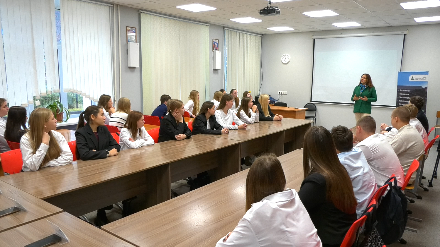 «Разрез Тайлепский» провел профориентационную встречу для старшеклассников из Лиги отличников