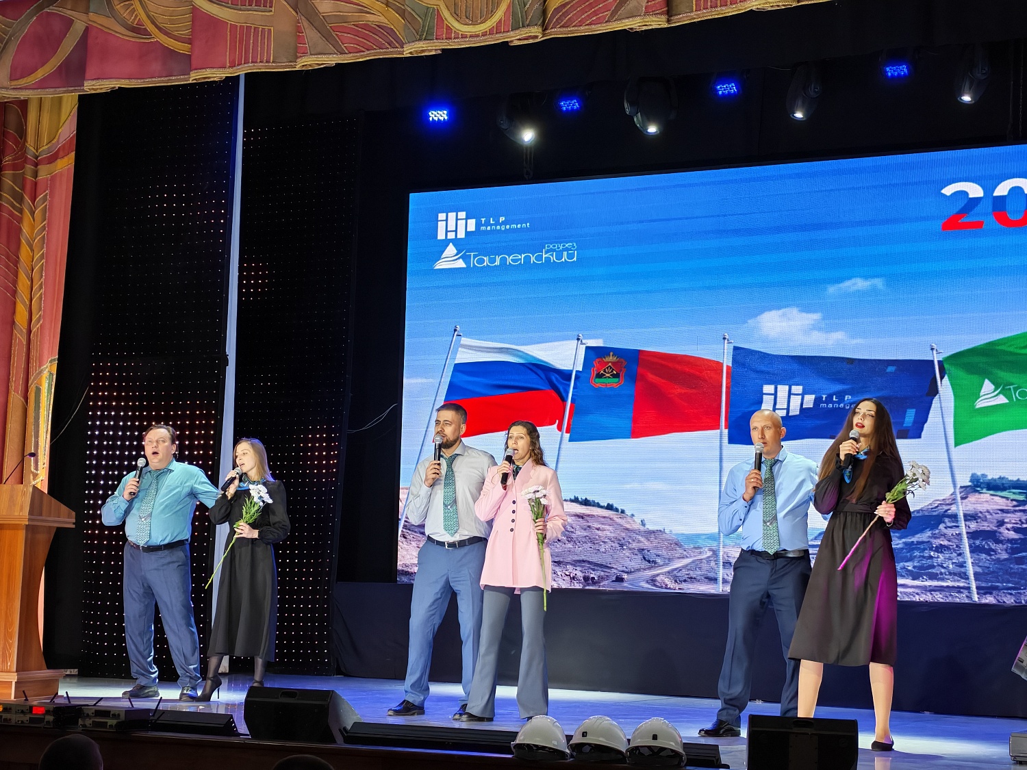 Сотрудников «Разреза Тайлепский» наградили накануне Дня Шахтеров