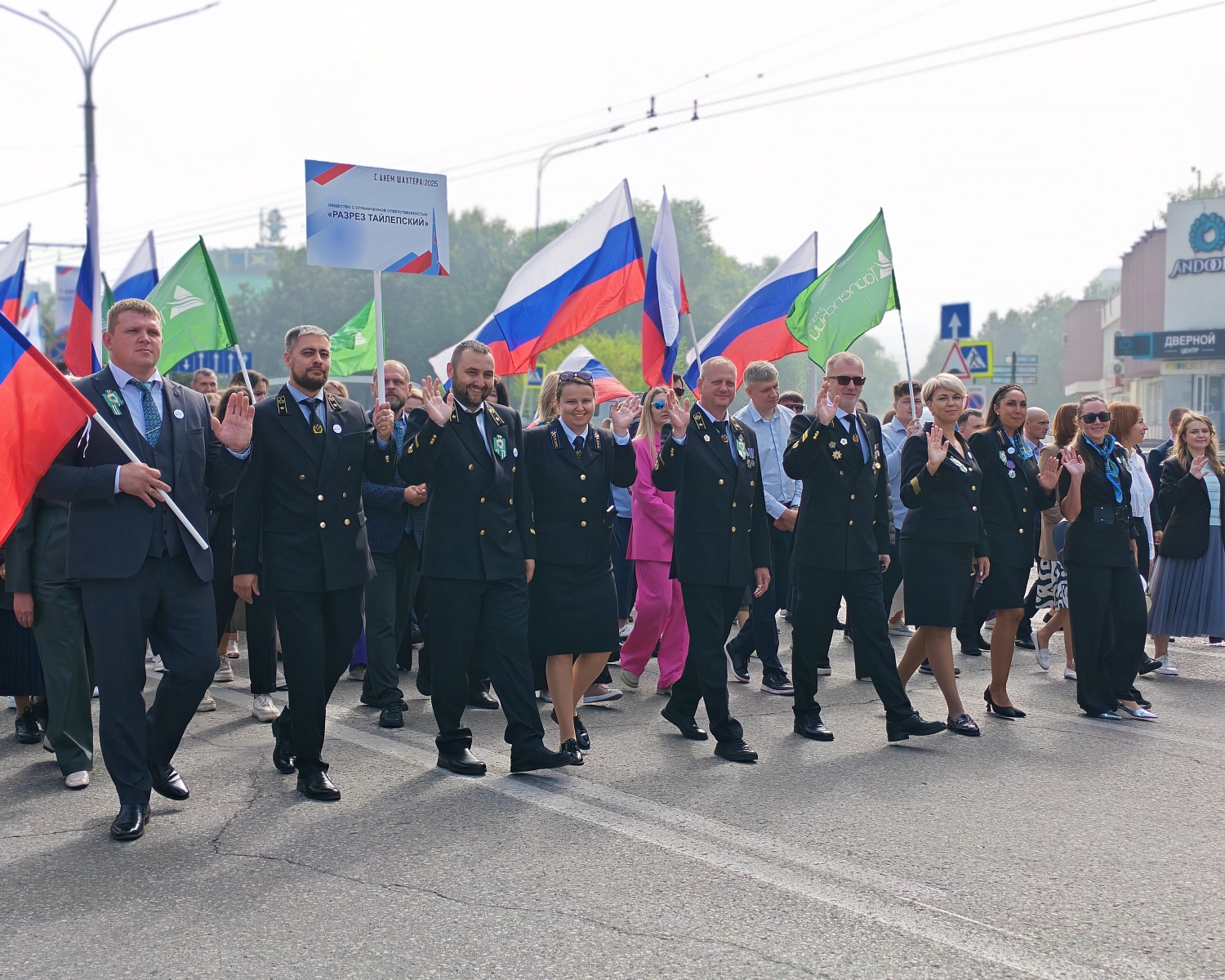 «Разрез Тайлепский» принял участие в параде шахтеров 